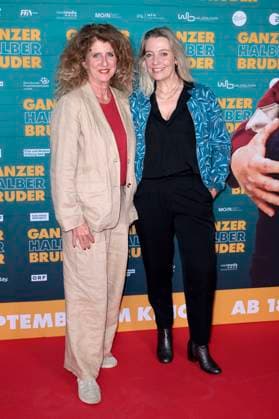 Julia Schmitt und Antje Mairich bei der Premiere des Kinofilms Ganzer halber Bruder im Cinedom. Köln, 15.09.2025