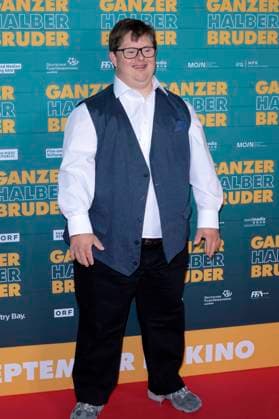 Nico Randel bei der Premiere des Kinofilms Ganzer halber Bruder im Cinedom. Köln, 15.09.2025