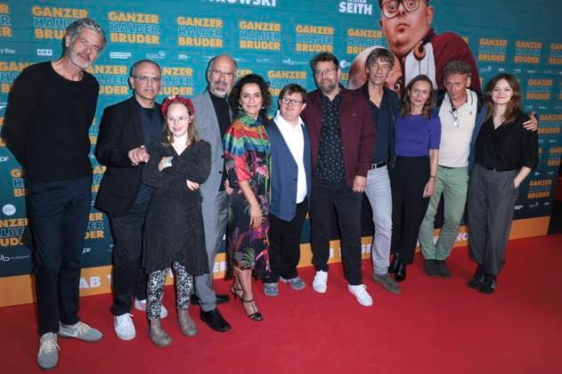 Clemente Fernandez-Gil , Gast, Christoph Maria Herbst, Sesede Terziyan, Nico Randel, Hanno Olderdissen, Boris Schönfelder und Team bei der Premiere des Kinofilms Ganzer halber Bruder im Cinedom. Köln, 15.09.2025