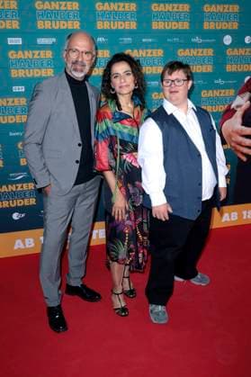 Christoph Maria Herbst, Sesede Terziyan und Nico Randel bei der Premiere des Kinofilms Ganzer halber Bruder im Cinedom. Köln, 15.09.2025