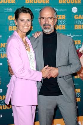 Christoph Maria Herbst mit Ehefrau Gattin Gisi Herbst bei der Premiere des Kinofilms Ganzer halber Bruder im Cinedom. Köln, 15.09.2025