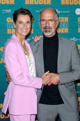 Christoph Maria Herbst mit Ehefrau Gattin Gisi Herbst bei der Premiere des Kinofilms Ganzer halber Bruder im Cinedom. Köln, 15.09.2025