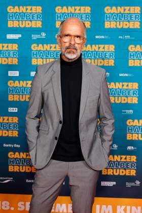 Schauspieler Christoph Maria Herbst bei der Premiere des Kinofilms Ganzer Halber Bruder im Cinedom Köln. Köln, 15.09.2025 NRW Deutschland Copyright: xChristophxHardtx