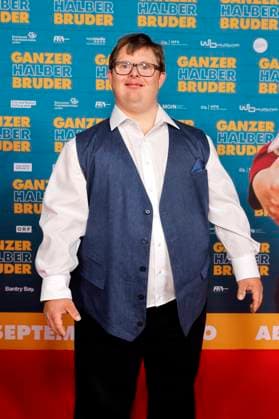 Schauspieler Nico Randel bei der Premiere des Kinofilms Ganzer Halber Bruder im Cinedom Köln. Köln, 15.09.2025 NRW Deutschland Copyright: xChristophxHardtx