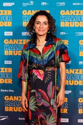 Schauspielerin Sesede Terziyan bei der Premiere des Kinofilms Ganzer Halber Bruder im Cinedom Köln. Köln, 15.09.2025 NRW Deutschland Copyright: xChristophxHardtx