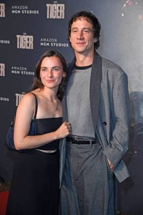 Paula Schramm mit Freund Laurence Rupp bei der Weltpremiere des Amazon MGM Studios Film DER TIGER im Kino in der Kulturbrauerei in Berlin am 15.09.2025
