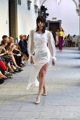 Mercedes-Benz Fashion Week de Madrid - Devota & Lomba in Spain - 15 Sep 2025 A model walks the runway wearing a design by DUYOS during Mercedes-Benz Fashion Week de Madrid in IFERMA, 14 de septiembre 2025 Spain Madrid Spain Copyright: xAtilanoxGarciax xSOPAxImagesx FOTO47963