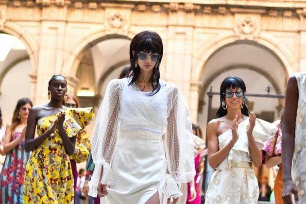 Mercedes-Benz Fashion Week de Madrid - Devota & Lomba in Spain - 15 Sep 2025 Models walk the runway wearing a design by DUYOS during Mercedes-Benz Fashion Week de Madrid in IFERMA. Madrid Spain Copyright: xAtilanoxGarciax xSOPAxImagesx FOTO47984