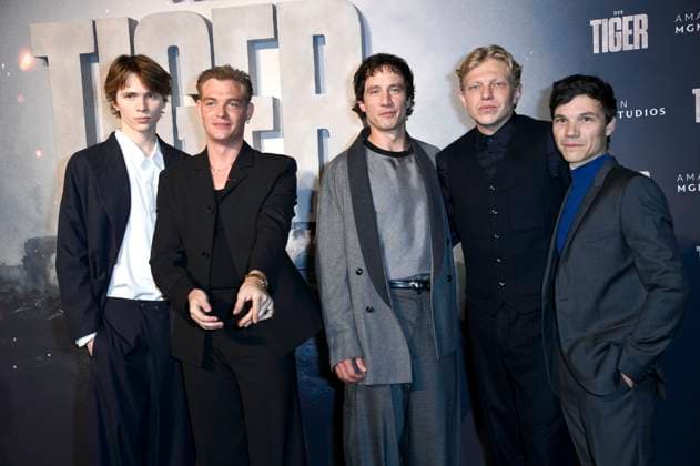 Yoran Leicher, David Schütter, Laurence Rupp, Leonard Kunz und Sebastian Urzendowsky bei der Premiere des Kinofilms Der Tiger im Kino In der KulturBrauerei. Berlin, 15.09.2025