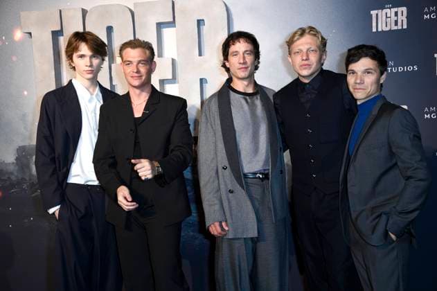 Yoran Leicher, David Schütter, Laurence Rupp, Leonard Kunz und Sebastian Urzendowsky bei der Premiere des Kinofilms Der Tiger im Kino In der KulturBrauerei. Berlin, 15.09.2025