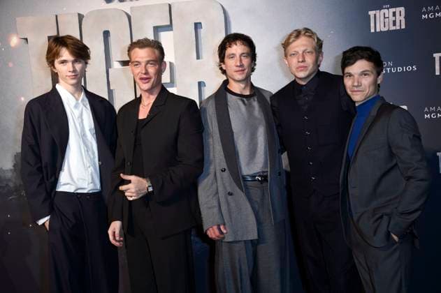 Yoran Leicher, David Schütter, Laurence Rupp, Leonard Kunz und Sebastian Urzendowsky bei der Premiere des Kinofilms Der Tiger im Kino In der KulturBrauerei. Berlin, 15.09.2025