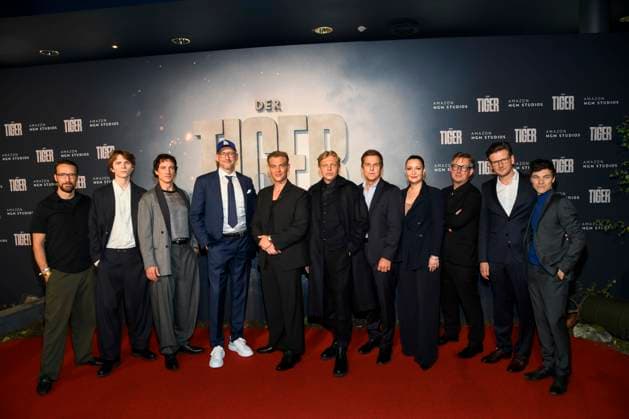 abb Yoran Leicher, David Schütter,, Laurence Rupp, Dennis Gansel, Leonhard Kunz und Sebastian Urzendowsky Cast zu Gast auf dem roten Teppich bei der Welt Premiere des Amazon Films Der Tiger im Kino in der Kulturbrauerei, Berlin am 15.09.2025