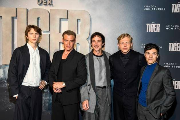 abb Yoran Leicher, David Schütter,, Laurence Rupp, Dennis Gansel, Leonhard Kunz und Sebastian Urzendowsky zu Gast auf dem roten Teppich bei der Welt Premiere des Amazon Films Der Tiger im Kino in der Kulturbrauerei, Berlin am 15.09.2025