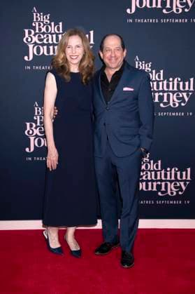 Elizabeth Dement und Jason Kravits bei der Premiere des Kinofilms A Big Bold Beautiful Journey im AMC Lincoln Square. New York, 15.09.2025