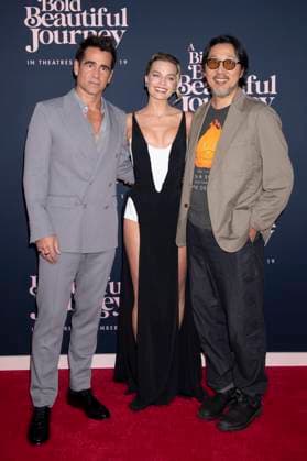 Colin Farrell, Margot Robbie und Kogonada bei der Premiere des Kinofilms A Big Bold Beautiful Journey im AMC Lincoln Square. New York, 15.09.2025