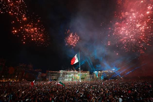 Mexican President Claudia Sheinbaum leads her first Grito de Independencia ceremony MEXICO CITY, MEXICO - SEPTEMBER 15: People attend the Grito de Independencia ceremony, which marks the start of Independence Day celebrations, at Zocalo main square, in Mexico City, Mexico on September 15, 2025. This is the first time that a female president has lead the Grito de Independencia ceremony in the country s history. Daniel Cardenas Anadolu Mexico City Mexico. Editorial use only. Please get in touch for any other usage.  Copyright: x2025xAnadoluxDanielxCardenasx