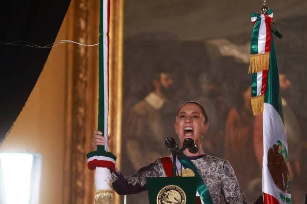 Mexican President Claudia Sheinbaum leads her first Grito de Independencia ceremony MEXICO CITY, MEXICO - SEPTEMBER 15: Mexican President Claudia Sheinbaum attends the Grito de Independencia ceremony, which marks the start of Independence Day celebrations, at Zocalo main square, in Mexico City, Mexico on September 15, 2025. This is the first time that a female president has lead the Grito de Independencia ceremony in the country s history. Daniel Cardenas Anadolu Mexico City Mexico. Editorial use only. Please get in touch for any other usage.  Copyright: x2025xAnadoluxDanielxCardenasx