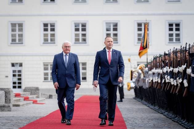 Präsident, Polen, Karol Nawrocki, Bundespräsident, Frank-Walter Steinmeier Militärische Ehren, Schloss Bellevue, Bundespräsident, Frank-Walter Steinmeier, Präsident, Polen, Karol Nawrocki Berlin Berlin GER *** President, Poland, Karol Nawrocki, Federal President, Frank Walter Steinmeier Military honors, Bellevue Palace, Federal President, Frank Walter Steinmeier, President, Poland, Karol Nawrocki Berlin Berlin GER