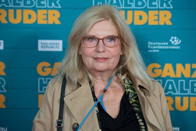 Sabine POSTEL, Schauspielerin, Roter Teppich, Red Carpet Show, Ankunft, arrival, Filmpremiere GANZER HALBER BRUDER am 15.09.2025 im Cinedom-Kino in Koeln,