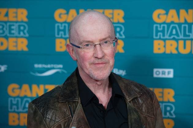 Peter NOTTMEIER, Schauspieler, Roter Teppich, Red Carpet Show, Ankunft, arrival, Filmpremiere GANZER HALBER BRUDER am 15.09.2025 im Cinedom-Kino in Koeln,
