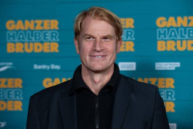 Enno KALISCH, Schauspieler, Roter Teppich, Red Carpet Show, Ankunft, arrival, Filmpremiere GANZER HALBER BRUDER am 15.09.2025 im Cinedom-Kino in Koeln,