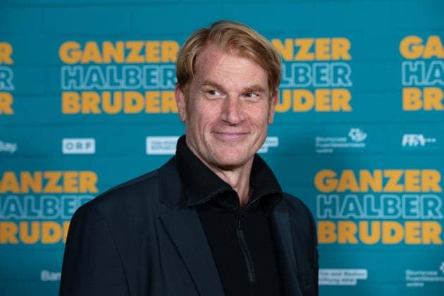 Enno KALISCH, Schauspieler, Roter Teppich, Red Carpet Show, Ankunft, arrival, Filmpremiere GANZER HALBER BRUDER am 15.09.2025 im Cinedom-Kino in Koeln,