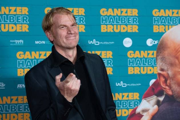 Enno KALISCH, Schauspieler, Roter Teppich, Red Carpet Show, Ankunft, arrival, Filmpremiere GANZER HALBER BRUDER am 15.09.2025 im Cinedom-Kino in Koeln,