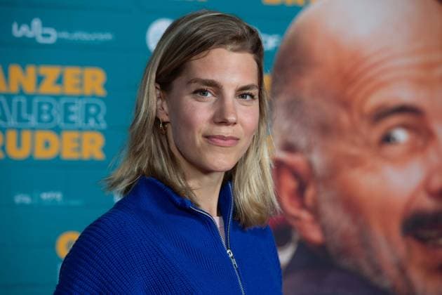 Bettine Langehein, Schauspielerin, Roter Teppich, Red Carpet Show, Ankunft, arrival, Filmpremiere GANZER HALBER BRUDER am 15.09.2025 im Cinedom-Kino in Koeln,
