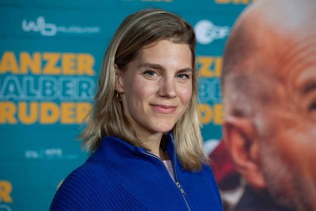 Bettine Langehein, Schauspielerin, Roter Teppich, Red Carpet Show, Ankunft, arrival, Filmpremiere GANZER HALBER BRUDER am 15.09.2025 im Cinedom-Kino in Koeln,