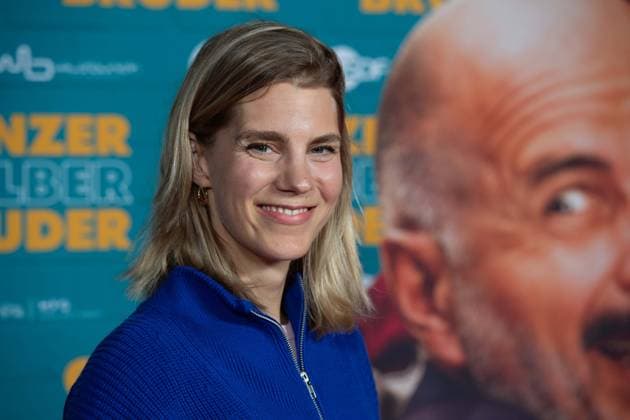 Bettine Langehein, Schauspielerin, Roter Teppich, Red Carpet Show, Ankunft, arrival, Filmpremiere GANZER HALBER BRUDER am 15.09.2025 im Cinedom-Kino in Koeln,