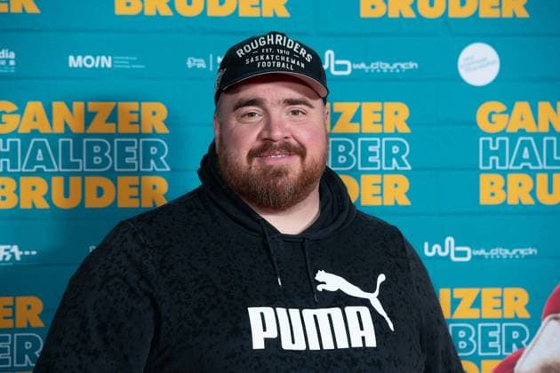 Tristan SEITH, Schauspieler, Roter Teppich, Red Carpet Show, Ankunft, arrival, Filmpremiere GANZER HALBER BRUDER am 15.09.2025 im Cinedom-Kino in Koeln,