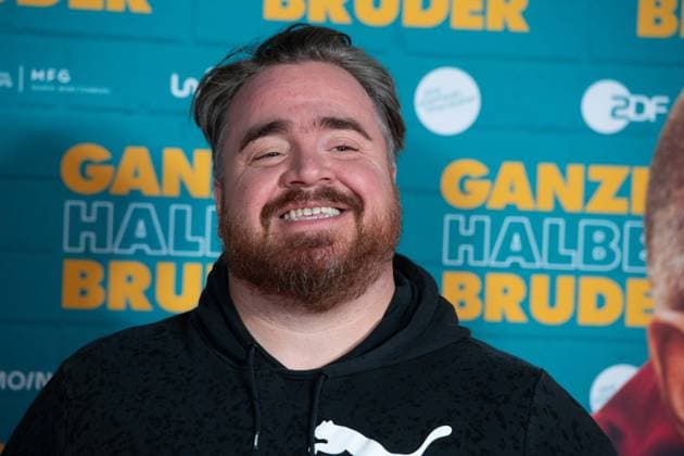 Tristan SEITH, Schauspieler, Roter Teppich, Red Carpet Show, Ankunft, arrival, Filmpremiere GANZER HALBER BRUDER am 15.09.2025 im Cinedom-Kino in Koeln,