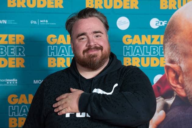 Tristan SEITH, Schauspieler, Roter Teppich, Red Carpet Show, Ankunft, arrival, Filmpremiere GANZER HALBER BRUDER am 15.09.2025 im Cinedom-Kino in Koeln,