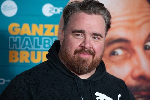 Tristan SEITH, Schauspieler, Roter Teppich, Red Carpet Show, Ankunft, arrival, Filmpremiere GANZER HALBER BRUDER am 15.09.2025 im Cinedom-Kino in Koeln,