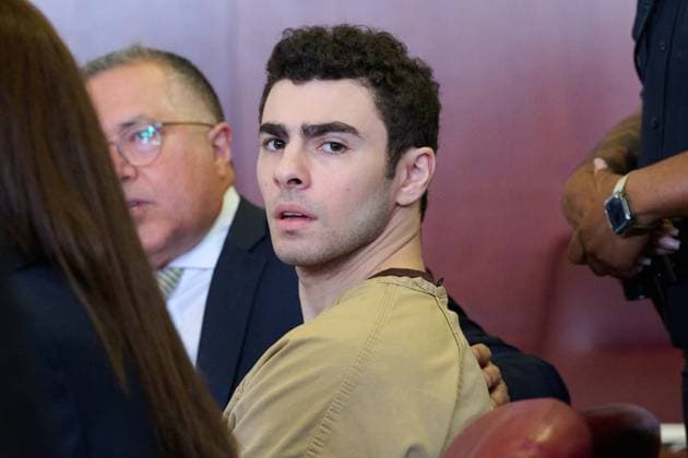 Luigi Mangione appears in Manhattan Supreme Court for a hearing on murder charges for killing UnitedHealthcare CEO Brian Thompson in New York City on Tuesday, September 16, 2025. Mangione s terrorism charges were dismissed for insufficient evidence. Mangione will still face second-degree murder charges. UnitedHealthcare CEO Brian Thompson was shot and killed in midtown Manhattan in a targeted attack as he was about to attend the company s annual investor conference. Pool  NYP20250916204 CurtisxMeans