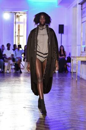 Mercedes-Benz Fashion Week in Madrid, Spain - 16 Sept 2025 A model walks the runway wearing a design by E.R.A.X. during Mercedes-Benz Fashion Week in IFERMA. Madrid Spain Copyright: xAtilanoxGarciax xSOPAxImagesx FOTO48006