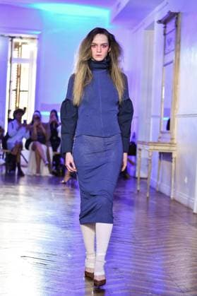 Mercedes-Benz Fashion Week in Madrid, Spain - 16 Sept 2025 A model walks the runway wearing a design by E.R.A.X. during Mercedes-Benz Fashion Week in IFERMA. Madrid Spain Copyright: xAtilanoxGarciax xSOPAxImagesx FOTO48009