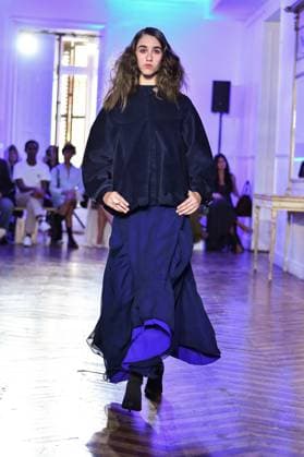Mercedes-Benz Fashion Week in Madrid, Spain - 16 Sept 2025 A model walks the runway wearing a design by E.R.A.X. during Mercedes-Benz Fashion Week in IFERMA. Madrid Spain Copyright: xAtilanoxGarciax xSOPAxImagesx FOTO48037