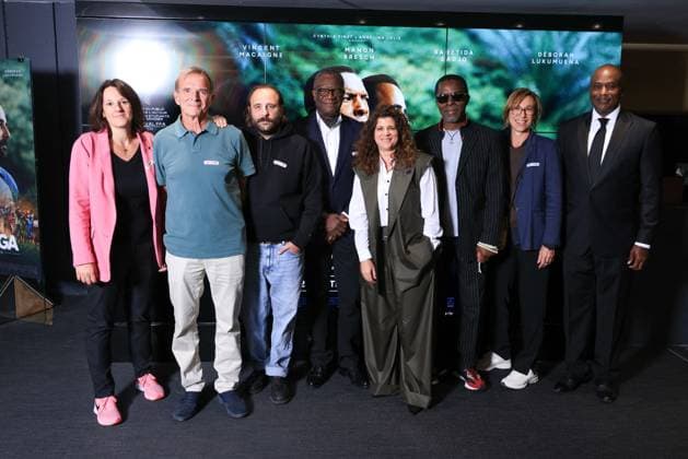 Muganga Premiere - Paris Cynthia Pinet, Guy Cadière, Vincent Macaigne, 2018 Nobel Peace Prize winner, Dr. Denis Mukwege, Marie-Helene Roux and Isaach de Bankolé attend the photocall for the premiere of Muganga held at the UGC Les Halles in Paris, France on September 16, 2025. Photo by David Boyer ABACAPRESS.COM Paris France  Copyright: xBoyerxDavid ABACAx