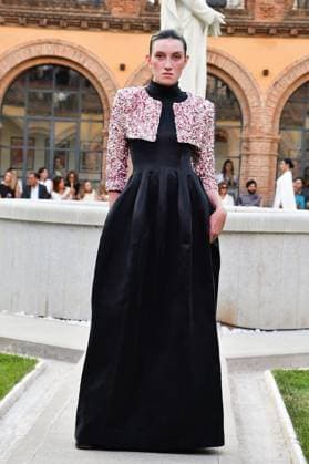 Mercedes-Benz Fashion Week de Madrid - Maison Mesa in Spain - 16 Sep 2025 A model walks the runway wearing a design by Maison Mesa during Mercedes-Benz Fashion Week de Madrid in IFERMA. Madrid Spain Copyright: xAtilanoxGarciax xSOPAxImagesx FOTO48128
