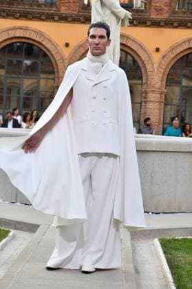 Mercedes-Benz Fashion Week de Madrid - Maison Mesa in Spain - 16 Sep 2025 A model walks the runway wearing a design by Maison Mesa during Mercedes-Benz Fashion Week de Madrid in IFERMA. Madrid Spain Copyright: xAtilanoxGarciax xSOPAxImagesx FOTO48131
