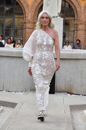 Mercedes-Benz Fashion Week de Madrid - Maison Mesa in Spain - 16 Sep 2025 A model walks the runway wearing a design by Maison Mesa during Mercedes-Benz Fashion Week de Madrid in IFERMA. Madrid Spain Copyright: xAtilanoxGarciax xSOPAxImagesx FOTO48133