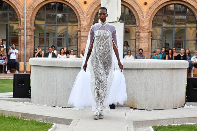 Mercedes-Benz Fashion Week de Madrid - Maison Mesa in Spain - 16 Sep 2025 A model walks the runway wearing a design by Maison Mesa during Mercedes-Benz Fashion Week de Madrid in IFERMA. Madrid Spain Copyright: xAtilanoxGarciax xSOPAxImagesx FOTO48141