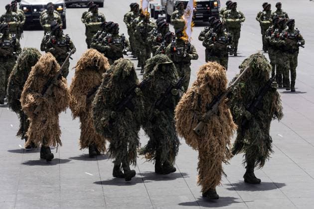 News Bilder des Tages September 16, 2025, Mexico City, Mexico: The military parade commemorating Mexico s Independence Day took place, led by President Claudia Sheinbaum Pardo, accompanied by the Secretary of the Navy, Raymundo Pedro Morales Angeles, and the Secretary of Defense, Ricardo Trevilla Trejo, among other officials..Approximately 16,000 members of the various federal armed forces participated in the event, marching from the Plaza de la Constitucio³n to the military camp Marte. Mexico City Mexico - ZUMAl178 20250916_znp_l178_094 Copyright: xCristianxLeyvax