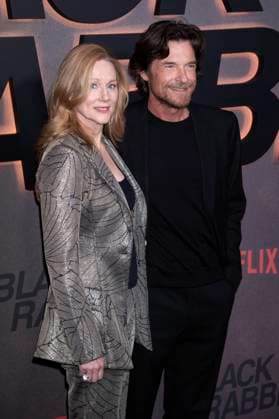 Laura Linney und Jason Bateman bei der Premiere der Netflix Miniserie Black Rabbit im SVA Theater. New York, 16.09.2025