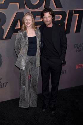 Laura Linney und Jason Bateman bei der Premiere der Netflix Miniserie Black Rabbit im SVA Theater. New York, 16.09.2025