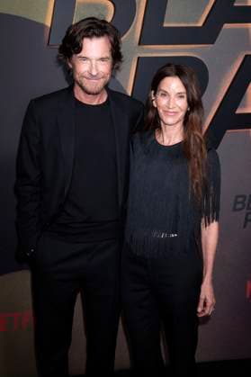 Jason Bateman mit Ehefrau actress Amanda Anka bei der Premiere der Netflix Miniserie Black Rabbit im SVA Theater. New York, 16.09.2025