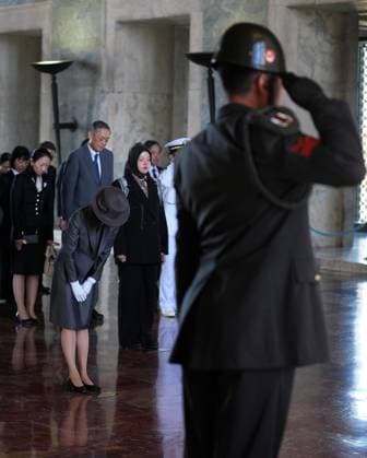 Princess Akiko of Mikasa visits Anitkabir in Ankara ANKARA, TURKIYE - SEPTEMBER 17: Princess Akiko of Mikasa bows in respect as she visits Anitkabir, mausoleum of Turkish Republic s Founder Mustafa Kemal Ataturk, in Ankara, Turkiye on September 17, 2025. Evrim Aydin Anadolu Ankara Turkey. Editorial use only. Please get in touch for any other usage.  Copyright: x2025xAnadoluxEvrimxAydinx