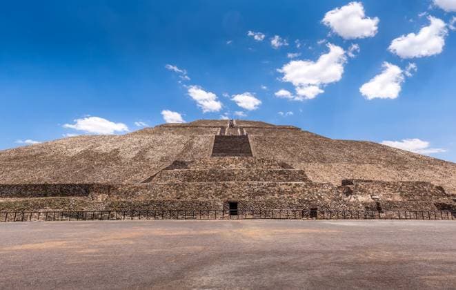 Landmark Teotihuacan pyramids complex located in Mexican Highlands and Mexico Valley close to Mexico City Landmark Teotihuacan pyramids complex located in Mexican Highlands and Mexico Valley close to Mexico City. Model Released GentleGiantProductions_ID27328_784259_002 Copyright: xx RECORD DATE NOT STATED