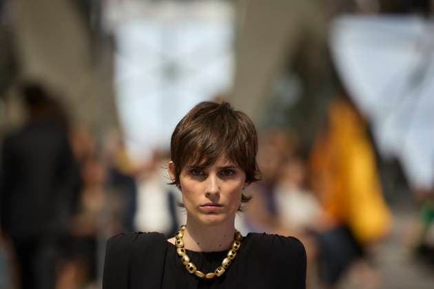 Pedro del Hierro fashion show at MBFW Madrid A model during the fashion show of designer Pedro del Hierro, at the 82nd edition of Mercedes Benz Fashion Week Madrid, at the Cibeles Palace, on September 17, 2025, in Madrid Spain This years edition is held from September 17 to 21 and commemorates the 40th anniversary of the runway Pedro del Hierro is a Spanish fashion brand for women and men, which adapts to the lifestyle and needs of society 17 SEPTEMBER 2025 Jesús Hellí Madrid Madrid Madrid Spain  Copyright: xJesusxHellinx 6961191